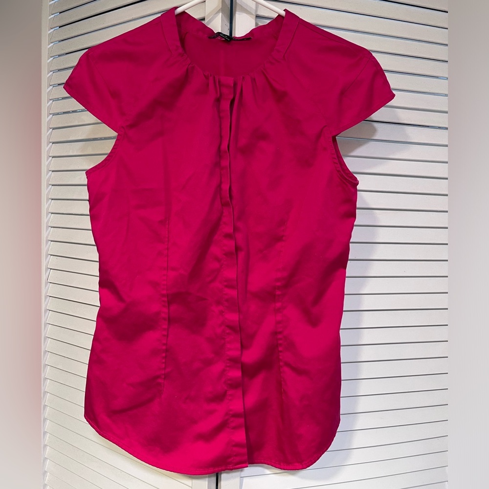 Antonio Melani Fushia, Button Down Blouse. Size M.
